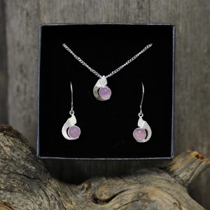 Revontulet ametistikorusetti