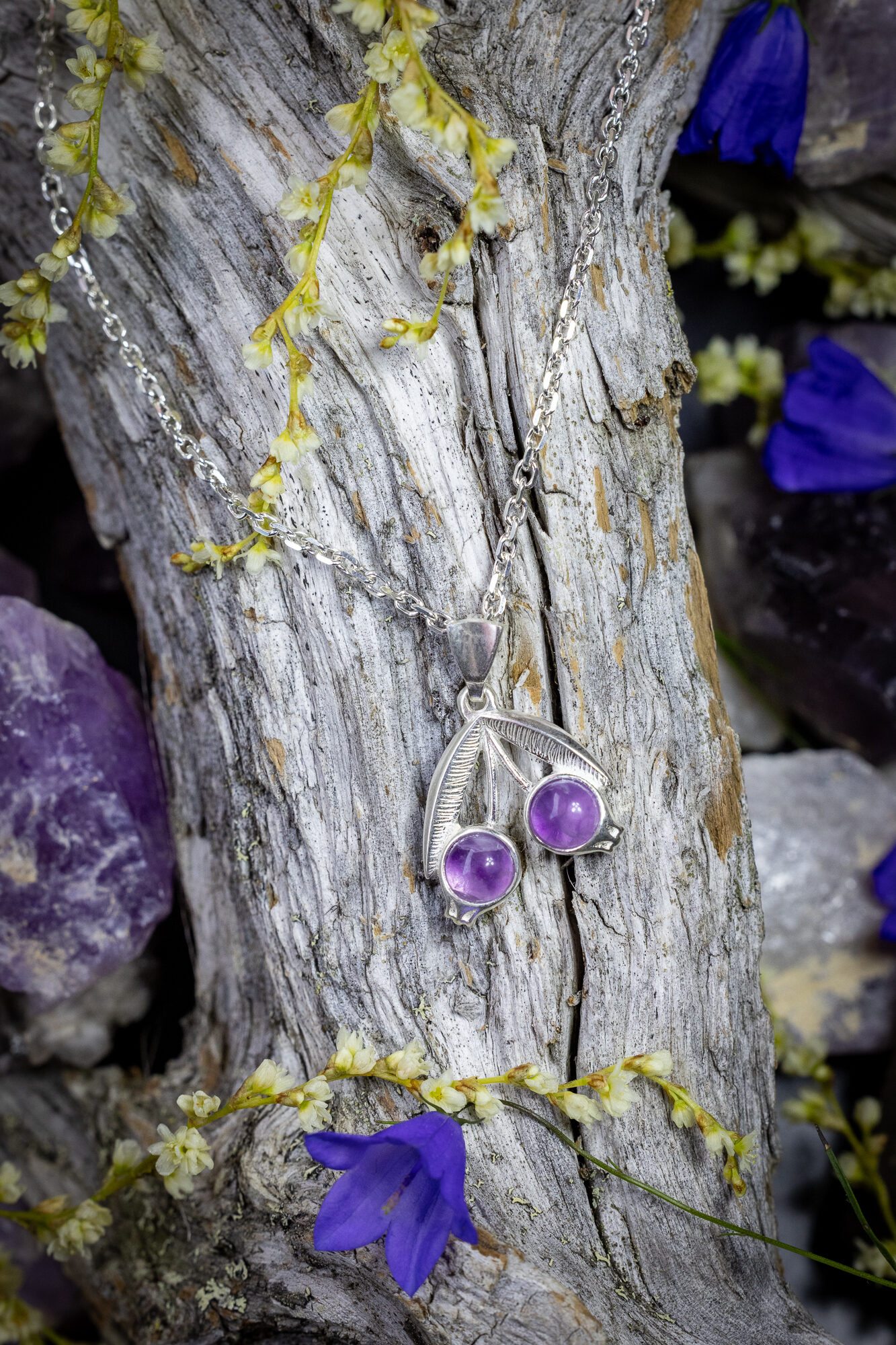 Wanderer's flower amethyst pendant